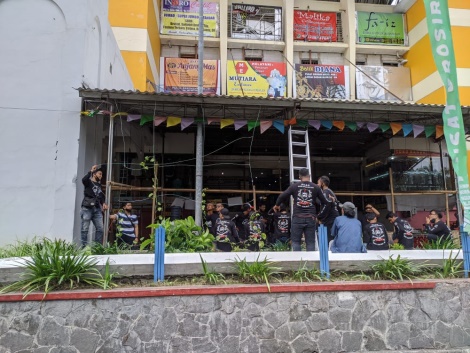 Peduli Lingkungan, Motor Custom Solo Raya (MCSR) Bakti Sosial Resik-resik Tanam Pohon di Kawasan Gladag