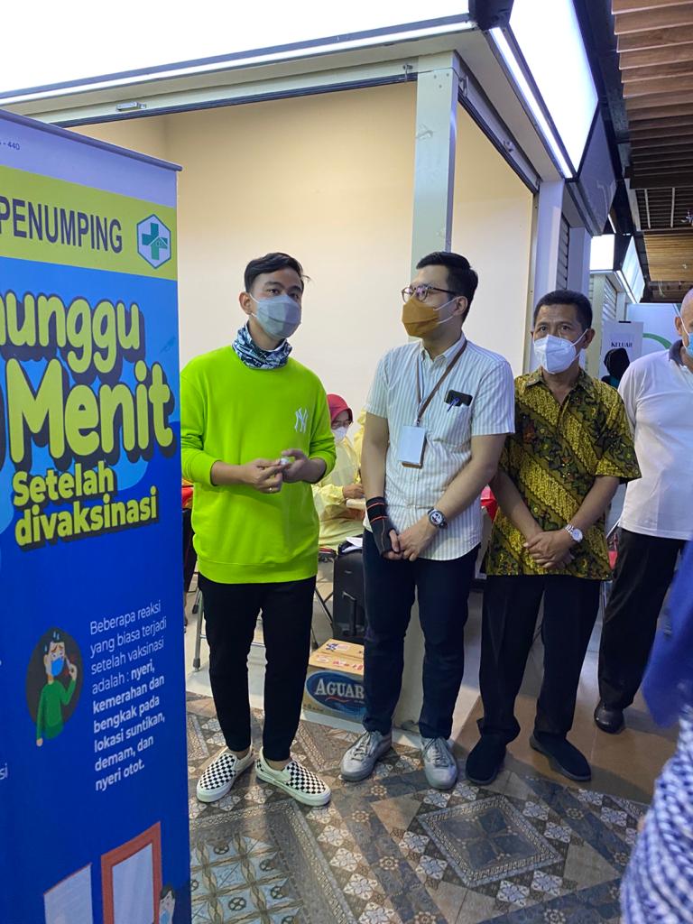 PUSAT GROSIR SOLO BERSAMA PEMKOT SURAKARTA LAKUKAN VAKSINASI COVID-19